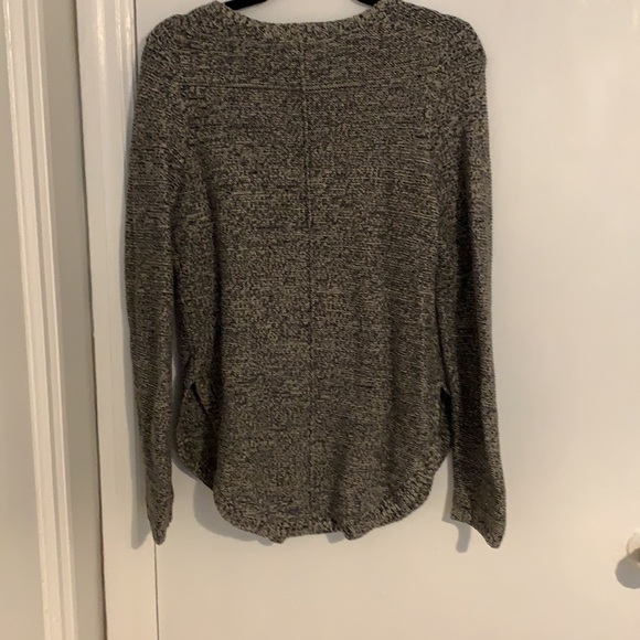 Roots sweater EUC!!! - Picture 4 of 4